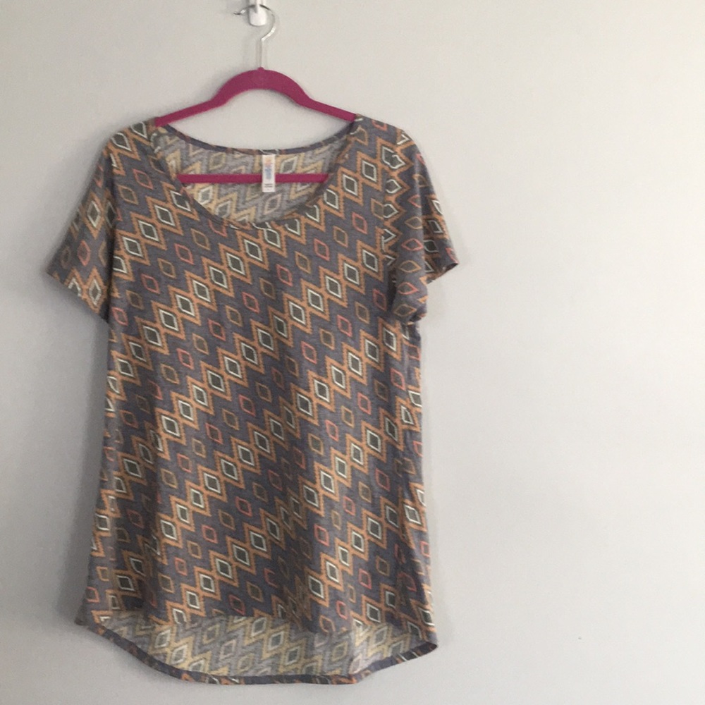 LuLaRoe Classic T (NWOT)